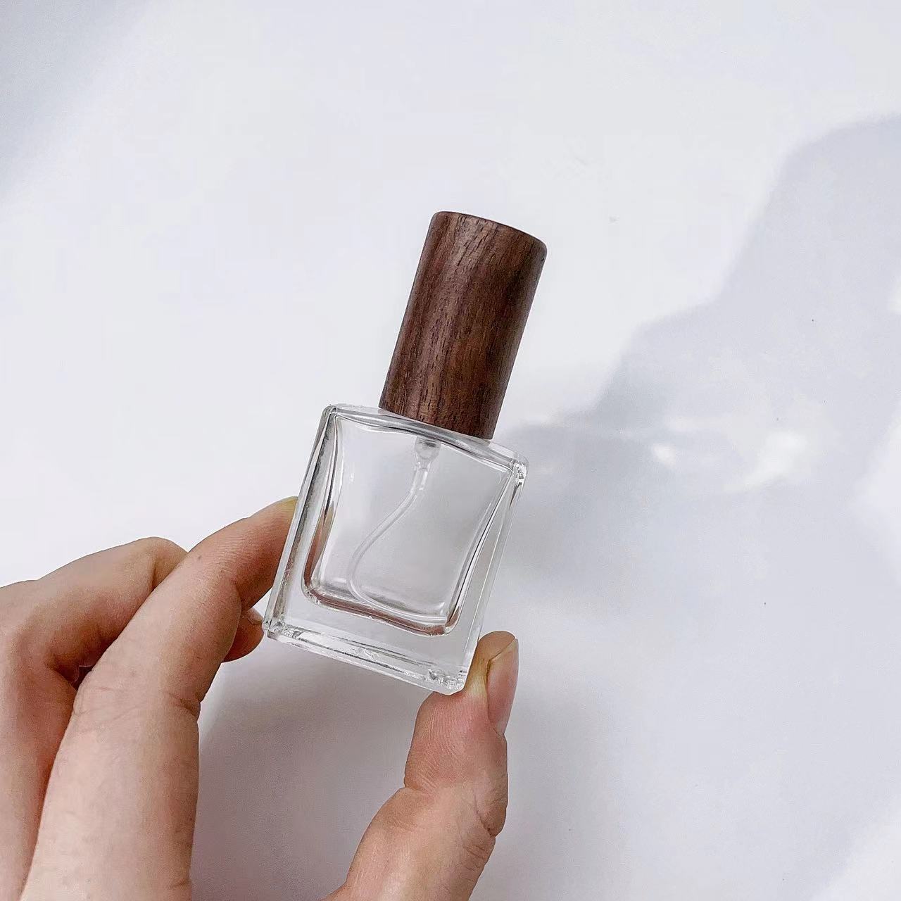 زجاجة بخاخ عطر من الزجاج السمي - مراجعة Cologne Spray Bottle وسعره