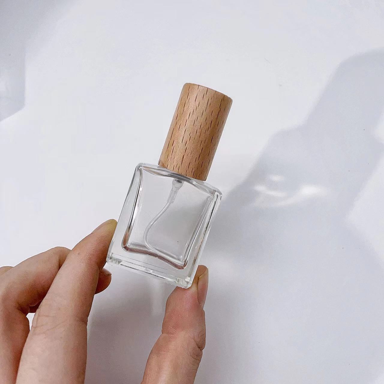 زجاجة بخاخ عطر من الزجاج السمي - مراجعة Cologne Spray Bottle وسعره